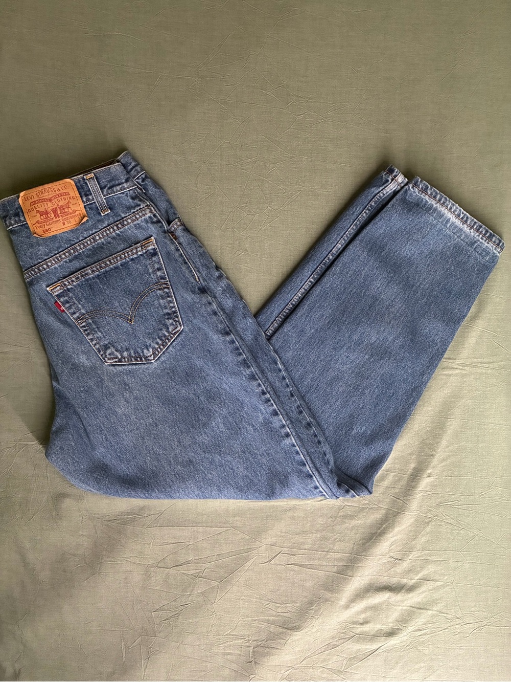 Vintage Levi’s 560 Jeans Men’s W36 L32 Medium Wash Loose Tapered
